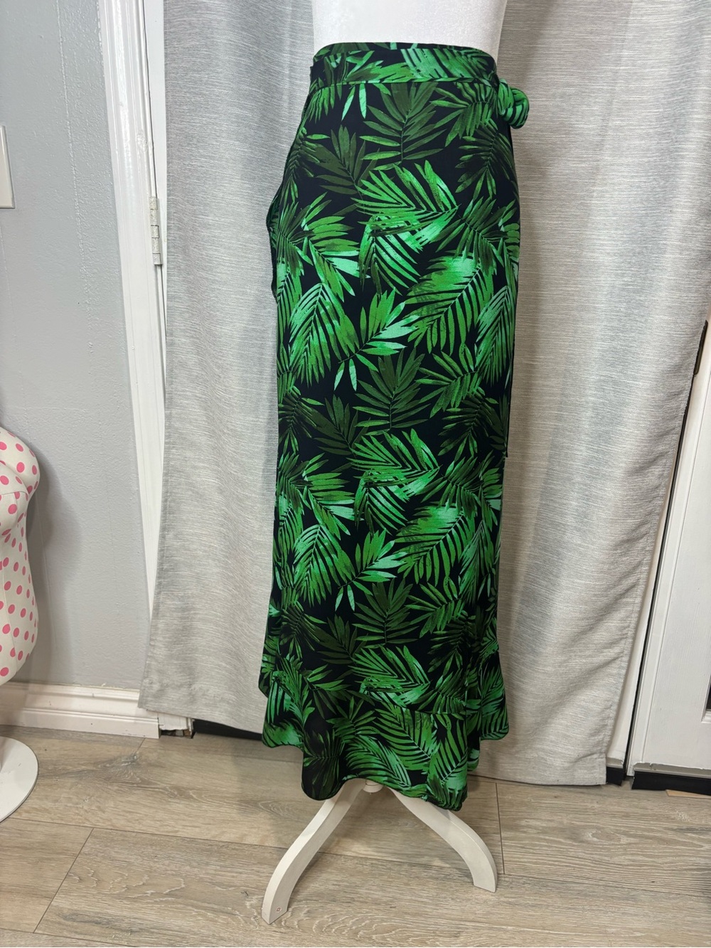 Green Palm-Print High-Low Skirt - Picture 3 of 6